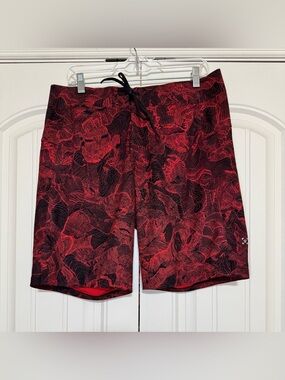 Lululemon Current State Board Swim Short 10” in Spicy Red/Black Size 33